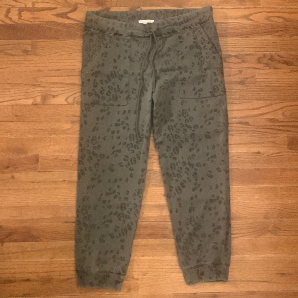 Bella Dahl soft drawstring pants with elastic ankle, never worn- super fun!